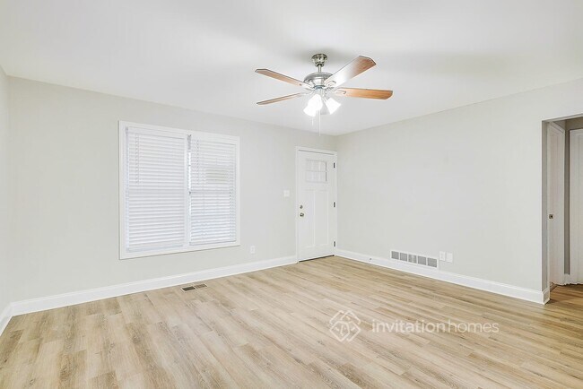 Building Photo - 5484 Pine Dr SW