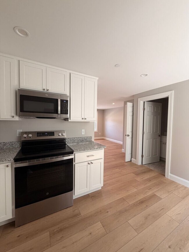 Building Photo - Brand New spacious Studio available in a great location.
