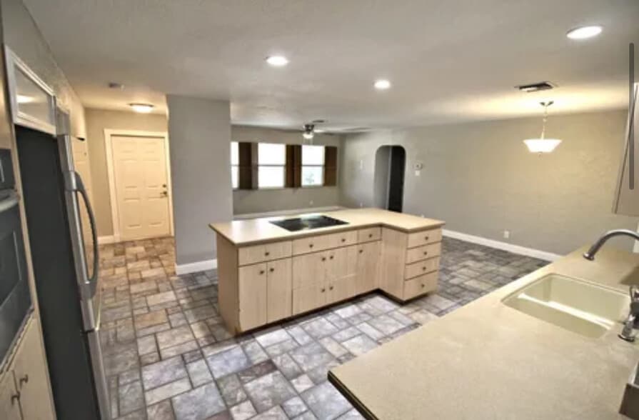 Building Photo - 1402 Cormorant Rd