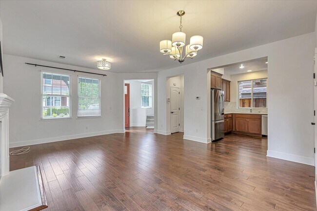 Building Photo - 928 Valencia Ave