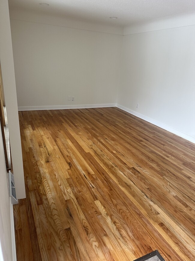 Building Photo - 3207 90th St