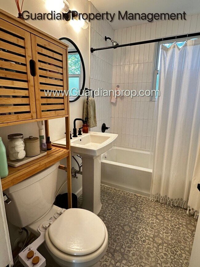 Building Photo - St Louis Park Renovated Single Family Home...