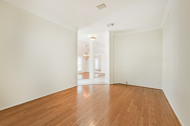 Building Photo - 7718 Trophy Pl Dr