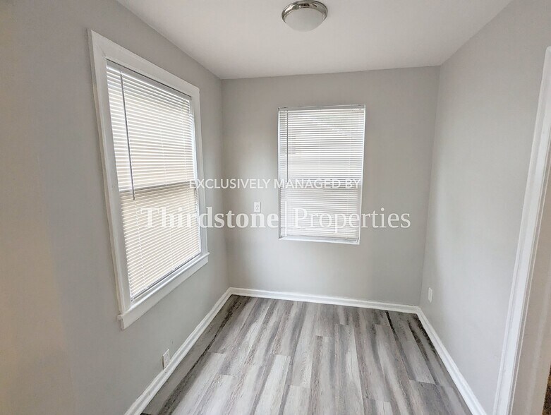 Building Photo - 2858 Olga Pl