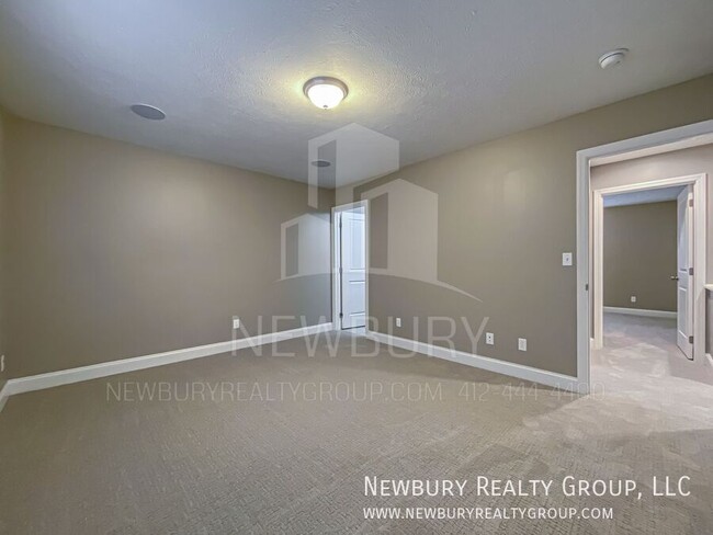 Building Photo - 2 Bedroom, 2.5 Bath Townhome - Discover th...