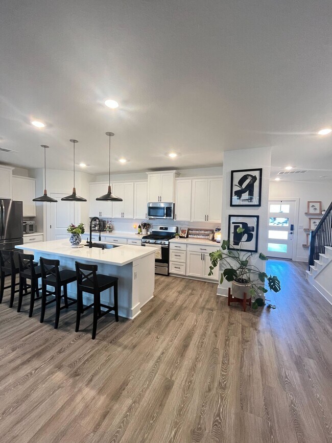 Building Photo - 2905 St Regis Dr
