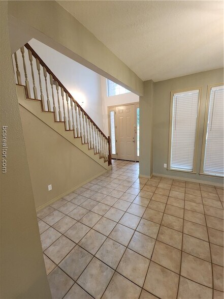 Building Photo - 3920 Park Hurst Dr
