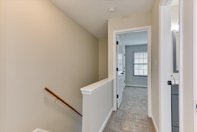 Building Photo - 208 W Buena Vista Ave