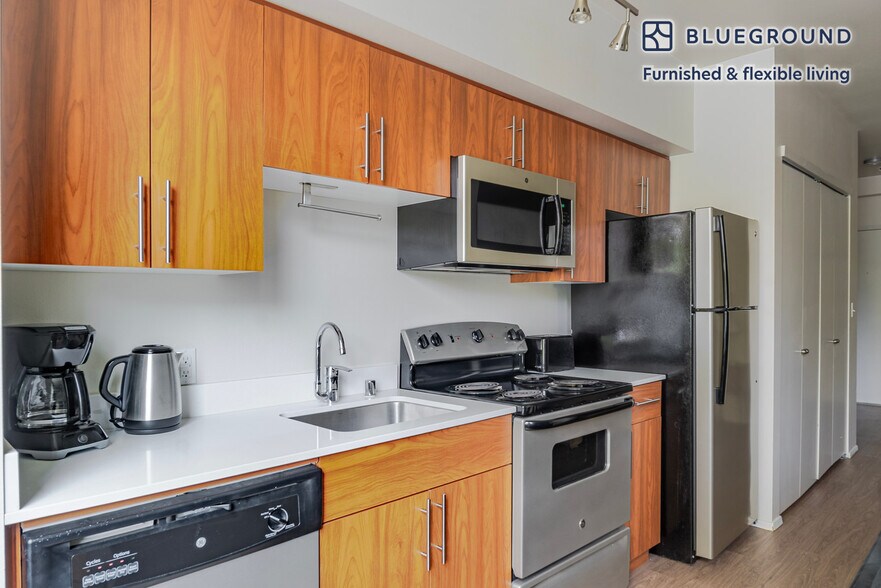 Building Photo - 4302 7th Ave NE