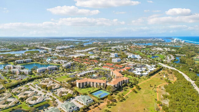 Building Photo - 275 Palm Ave