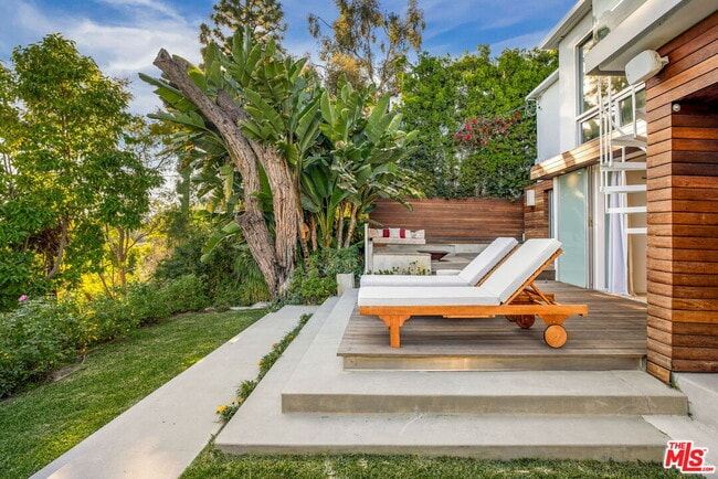 Building Photo - 7924 Hillside Ave