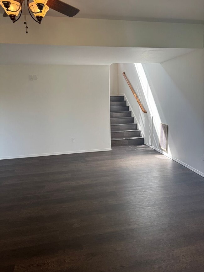 Building Photo - 5 Bedroom | 3 Bathroom | 3 Car Garage | Wa...