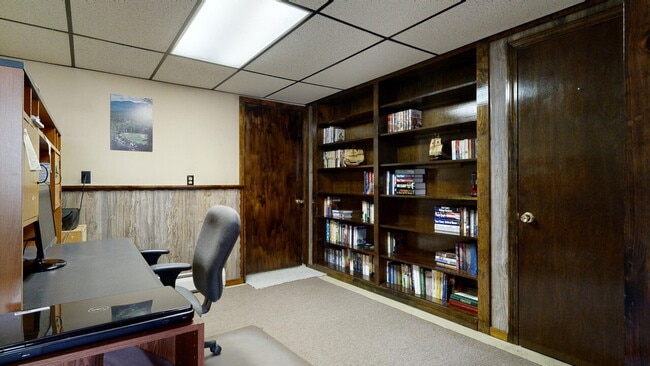 Building Photo - 3 bed, 2 bath house with solar panels! No ...