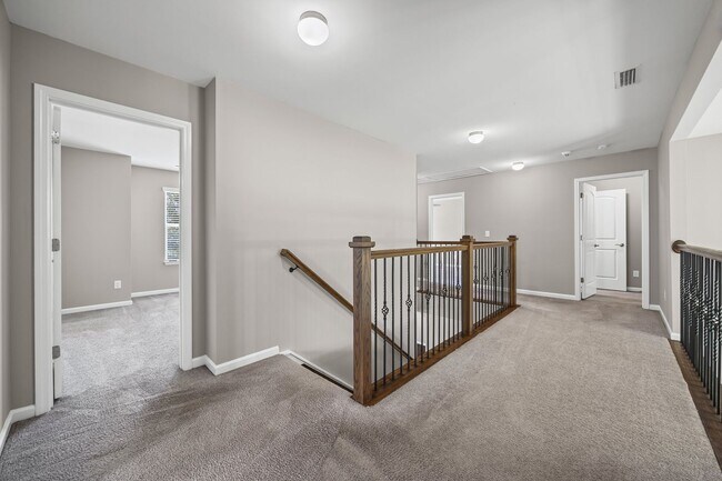 Building Photo - Spectacular 5 Bedrm, 3.5 Bath in the gated...