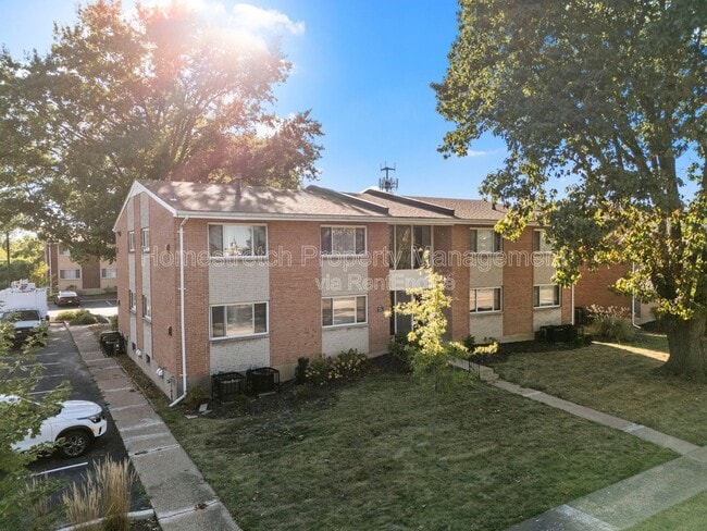 Building Photo - 16 Bruce Dr