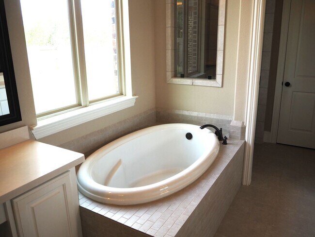 Building Photo - 2007 Greenvine Cir