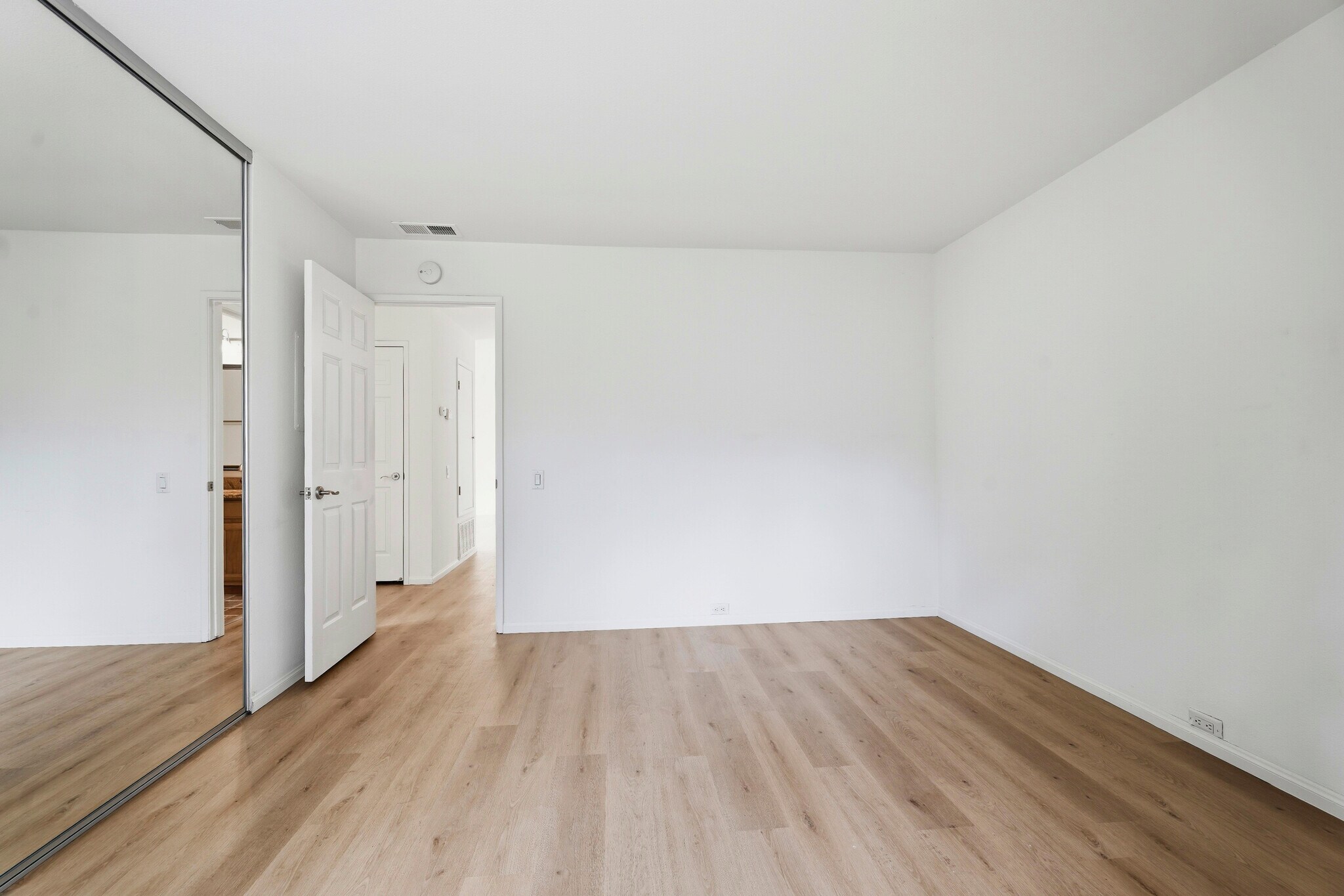Building Photo - 523 Woodside Oaks