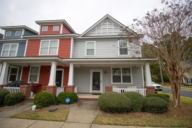 Building Photo - Hampton Forest Three Bedroom townhome clos...