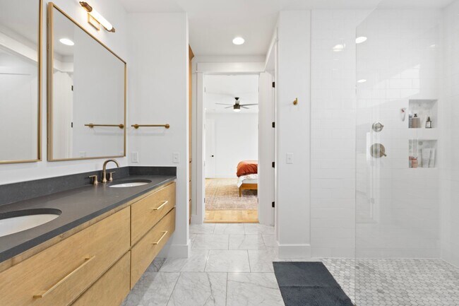 Building Photo - Luxury Rental in the Heart of the Rose District