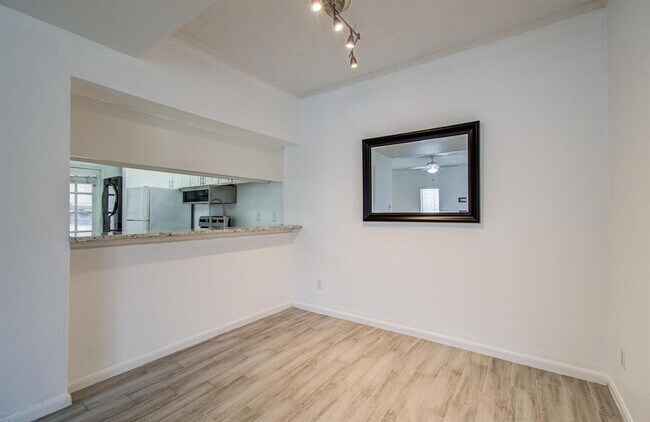 Building Photo - 716 Bering Dr