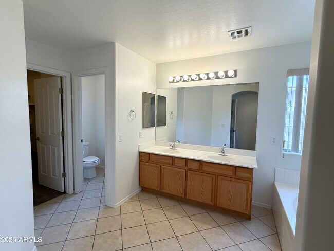 Building Photo - 2538 W Maldonado Rd