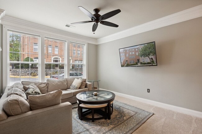 Building Photo - Stunning 2 bed 2.5 bath 2-story condo/townhome