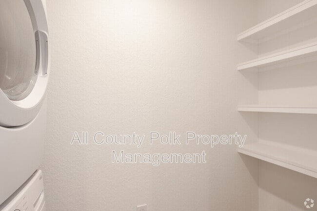 Building Photo - 915 Ariana St