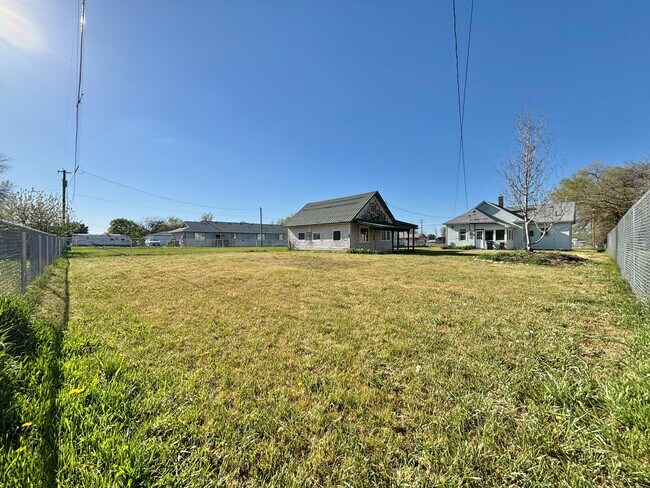 Building Photo - 4216 E Princeton Ave