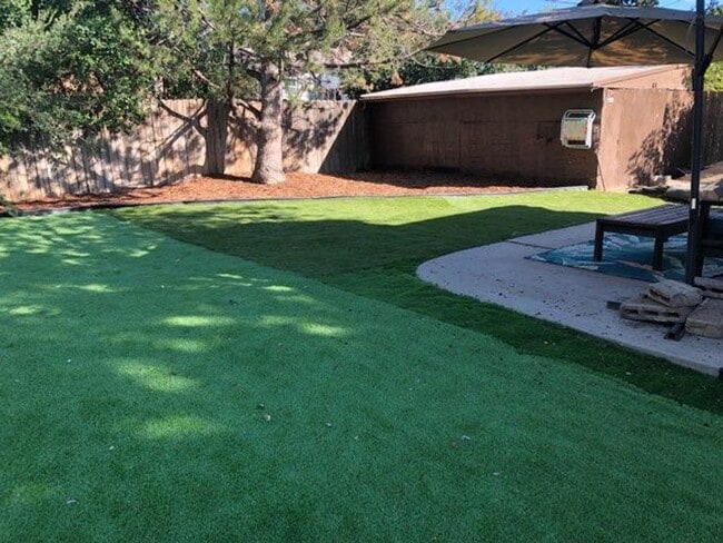 Building Photo - Great Location!  Updated Bungalow 2 bed, 1 bath with a bright open floorplan- fences yard- $500 o...