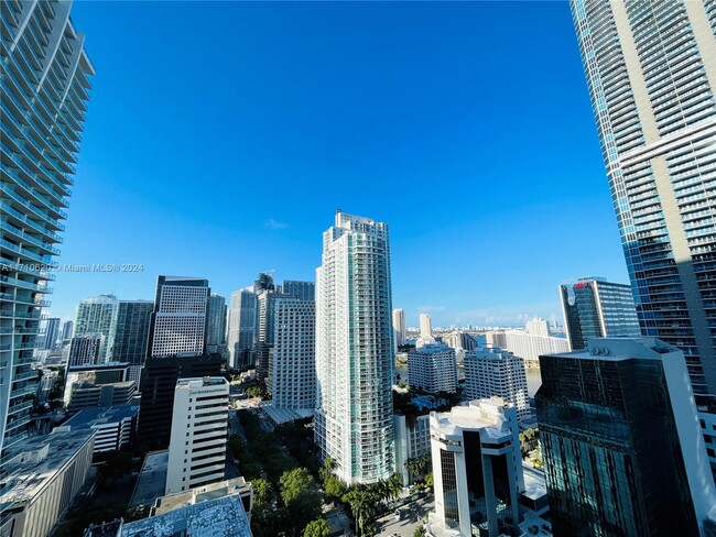 Building Photo - 1060 Brickell Ave