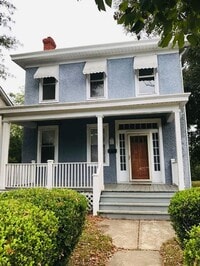 Building Photo - Charming 3bdrm/1.5bth Home Conveniently Lo...