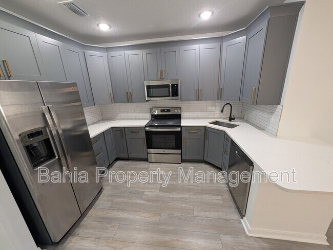 Building Photo - 1707 E Columbus Dr