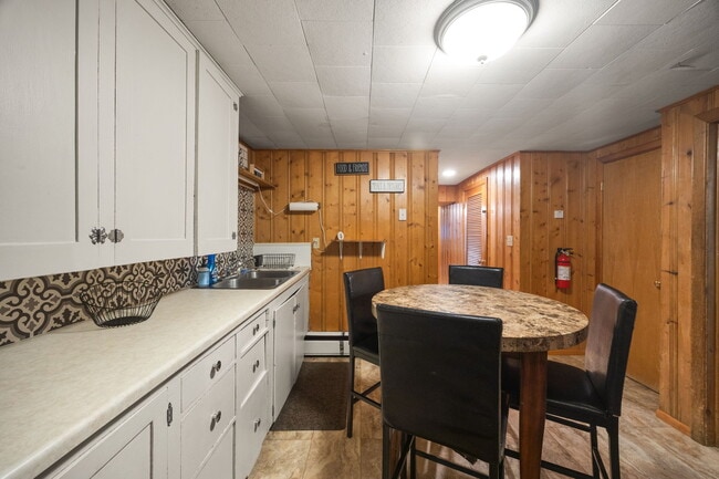 Building Photo - 420 N 6th Ave