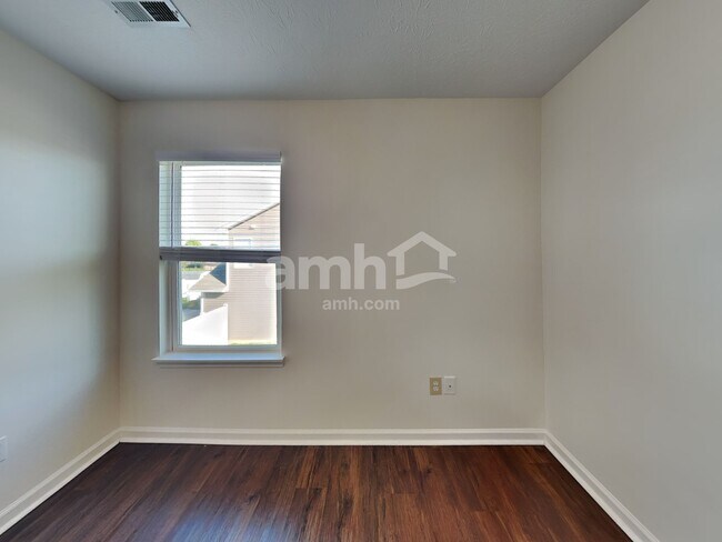 Building Photo - 222 Rambling Rd