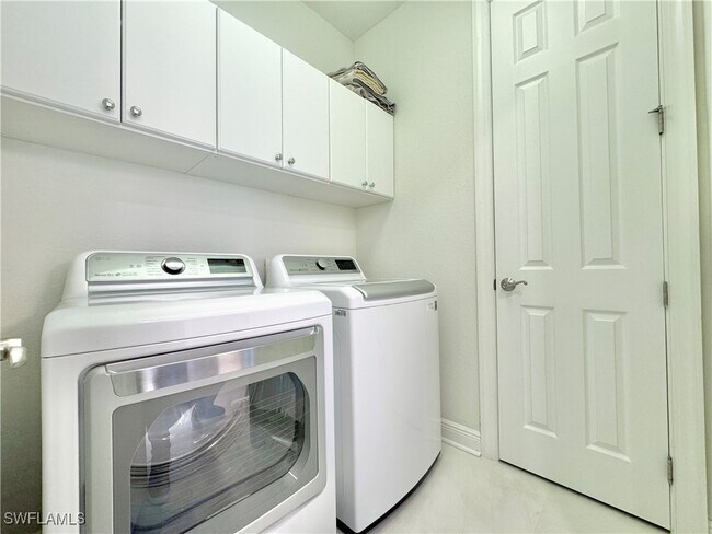 Building Photo - 12667 Biscayne Ct