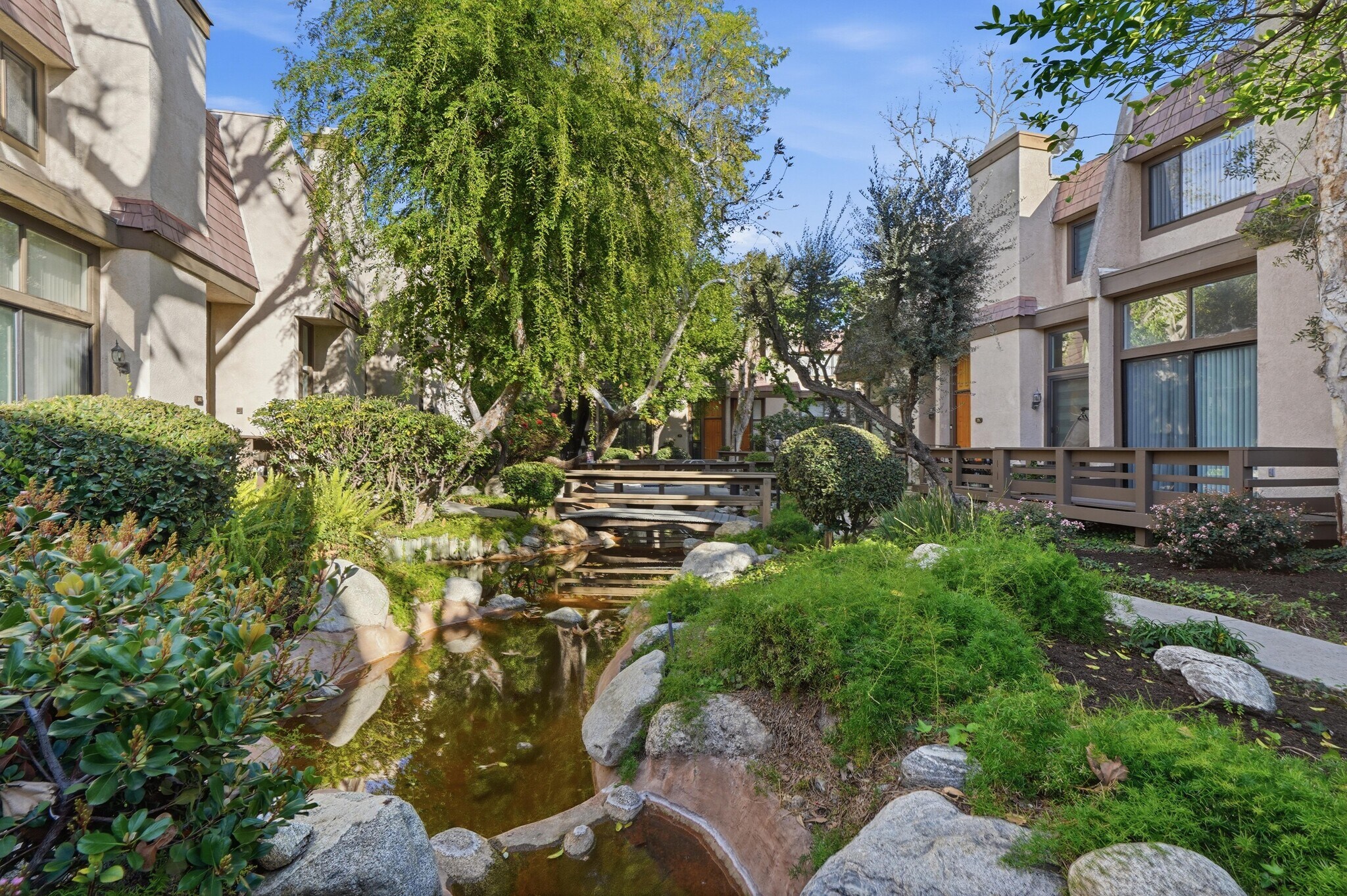 Building Photo - 9000 Vanalden Ave