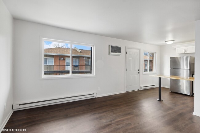 Building Photo - 755 S Nelson Ave