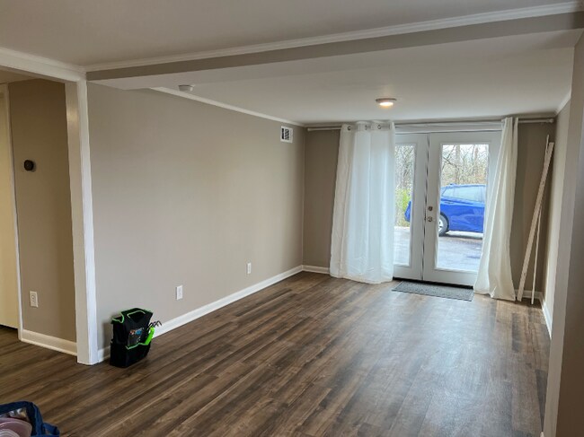 Building Photo - 209 Willow Ln