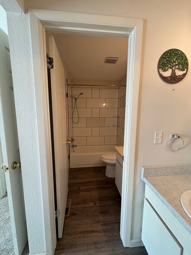 Building Photo - 2 Bedroom Ranch Style Home