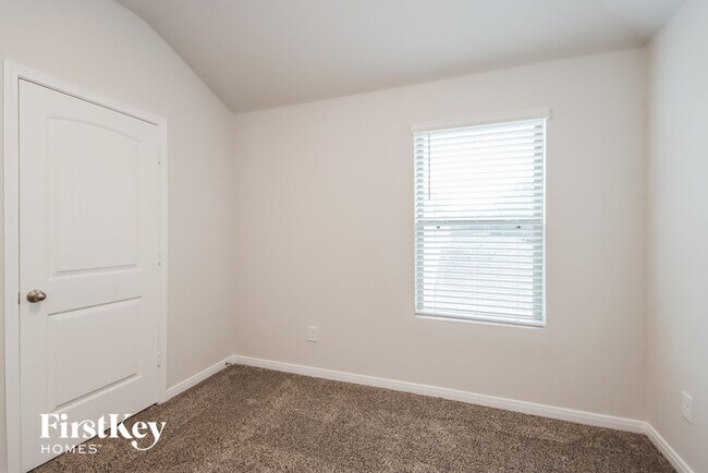 Building Photo - 25597 Roy Rogers Rd
