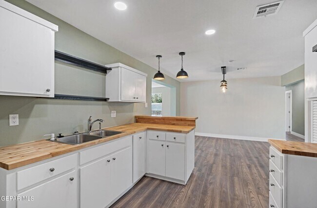 Building Photo - 10096 Ontario Ave