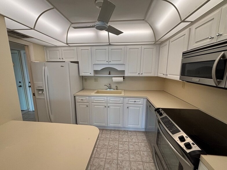 Building Photo - 420 64th Ave