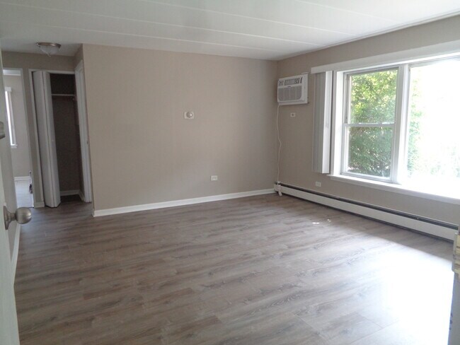 Building Photo - 10805 S Lloyd Dr