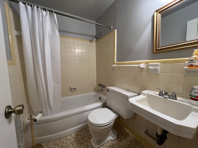 Building Photo - Home for Rent in Montgomery