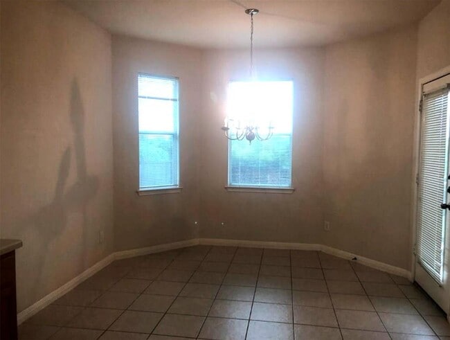 Building Photo - 1009 Middle Brook Dr