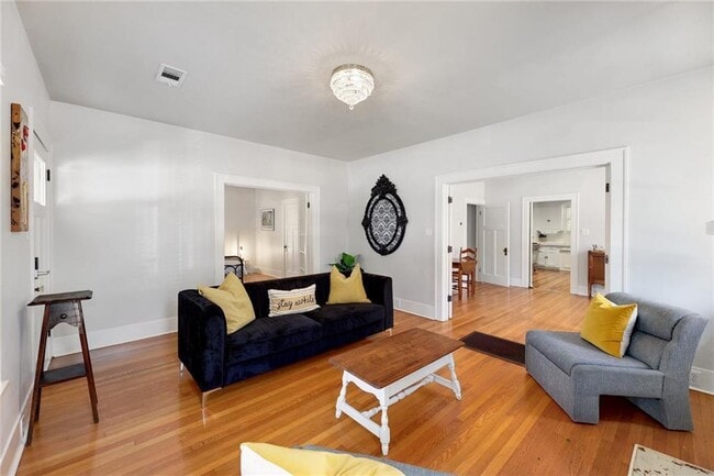 Building Photo - 1604 S Main St