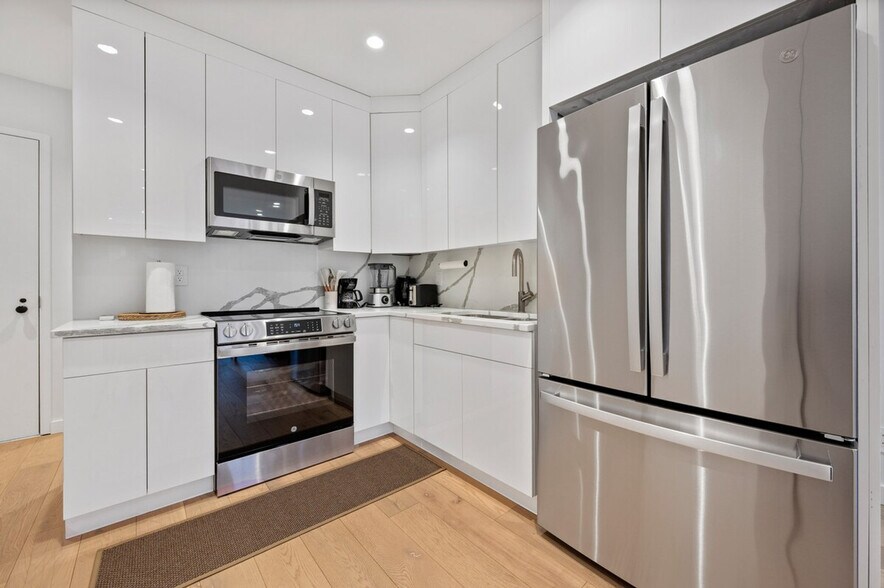 Building Photo - 472 Columbus Ave