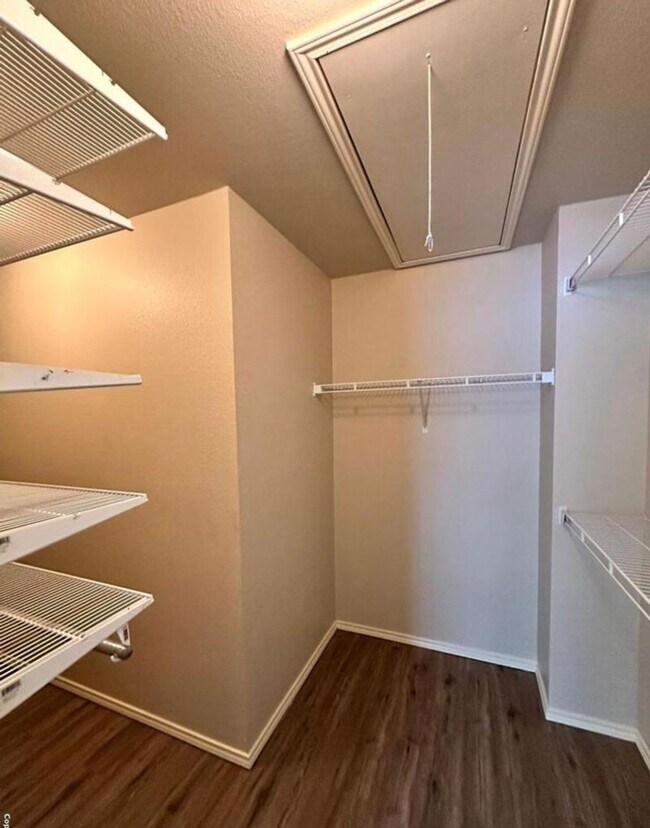Building Photo - 3 BD/2.5 BA AVAILABLE IN GATED COMMUNITY I...