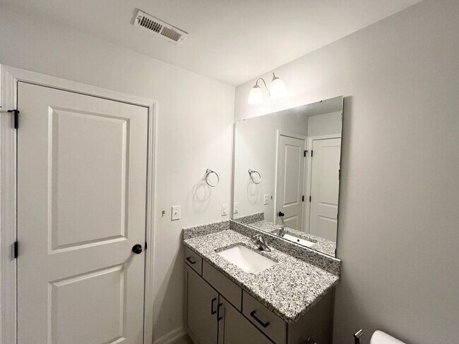 Building Photo - 1005 Longitude Dr