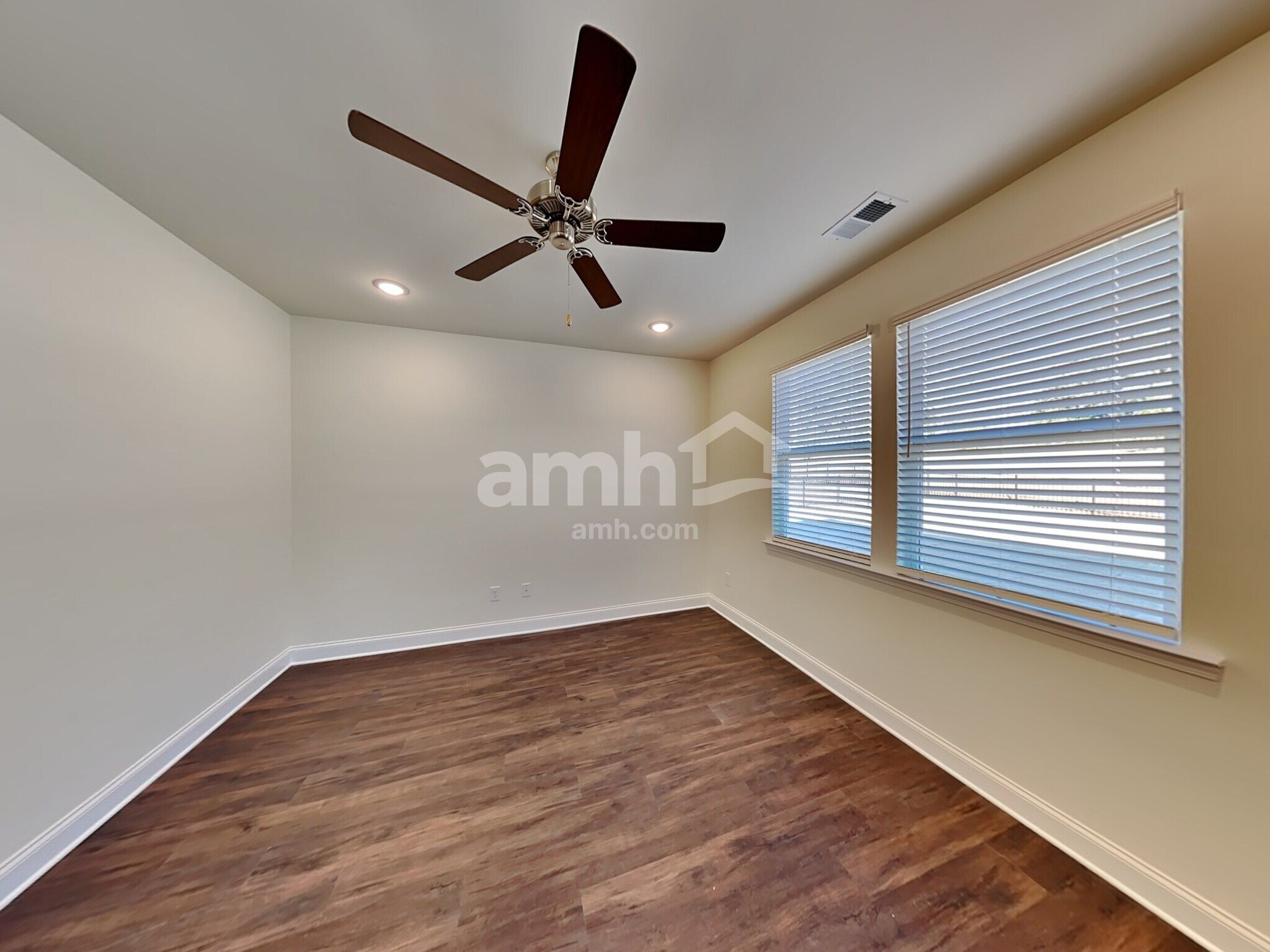 Building Photo - 110 Pecan Dr